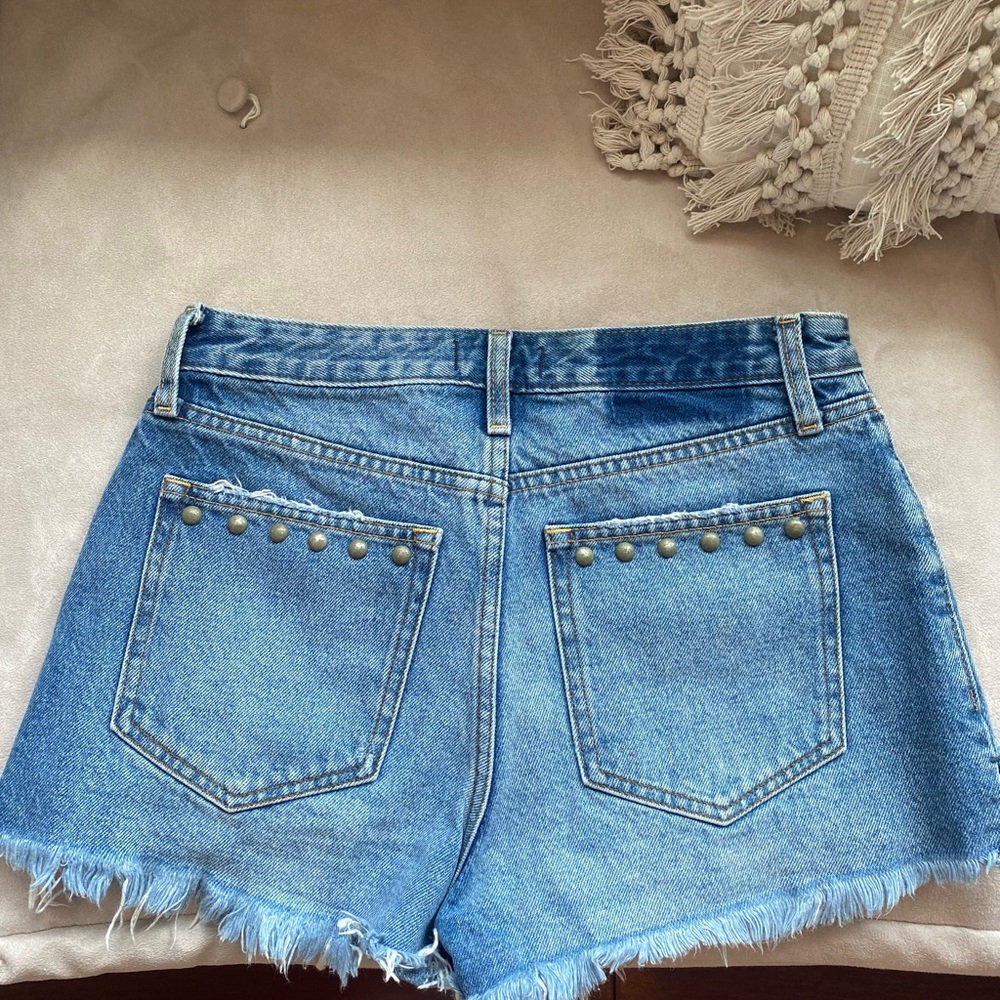 Abercrombie frayed studded shorts size 4/27 - Picture 3 of 4